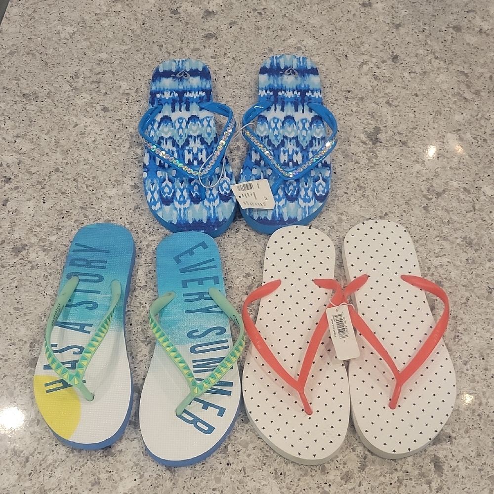 3 Pairs Of Flip Flops Size 7 Justice (New), Gap (New) & Aeropostle (Like New)
